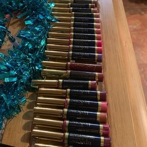 LipSense Lipstick 18 hour wear Doesn’t come off